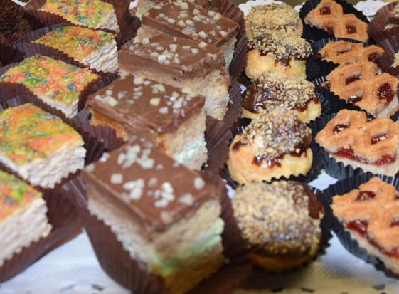 DdM102.05 70  Petits Fours Leo